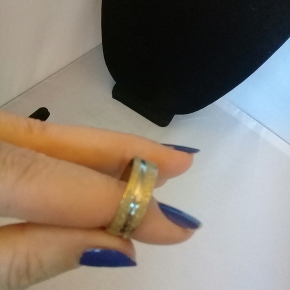 Shiny gold with silver stripe in size 11 - Picture 5 of 5